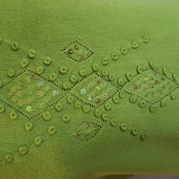 R.Q.T Green Acrylic Sleeveless Turtleneck Sweater, Large - Picture 9 of 12